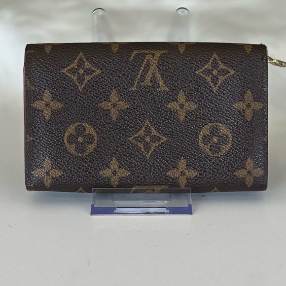Louis Vuitton Monogram Wallet on Chain Crossbody – 10/10 Condition - Picture 3 of 9